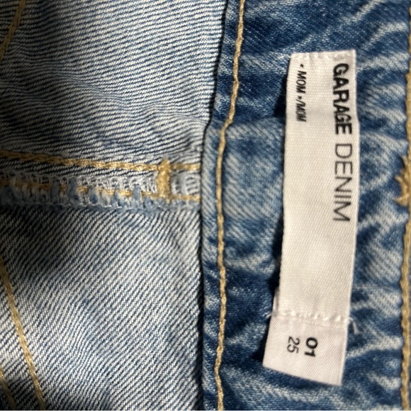 Garage Never Worn Mom Jeans - Picture 2 of 2